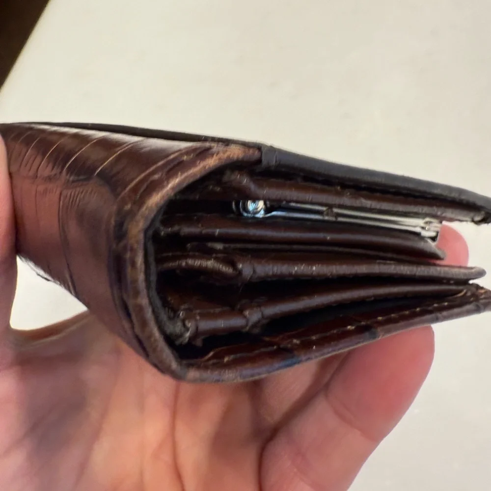 ROLFS Women’s Brown Leather Crocodile Embossed Wallet W/ Kiss Lock Coin Holder